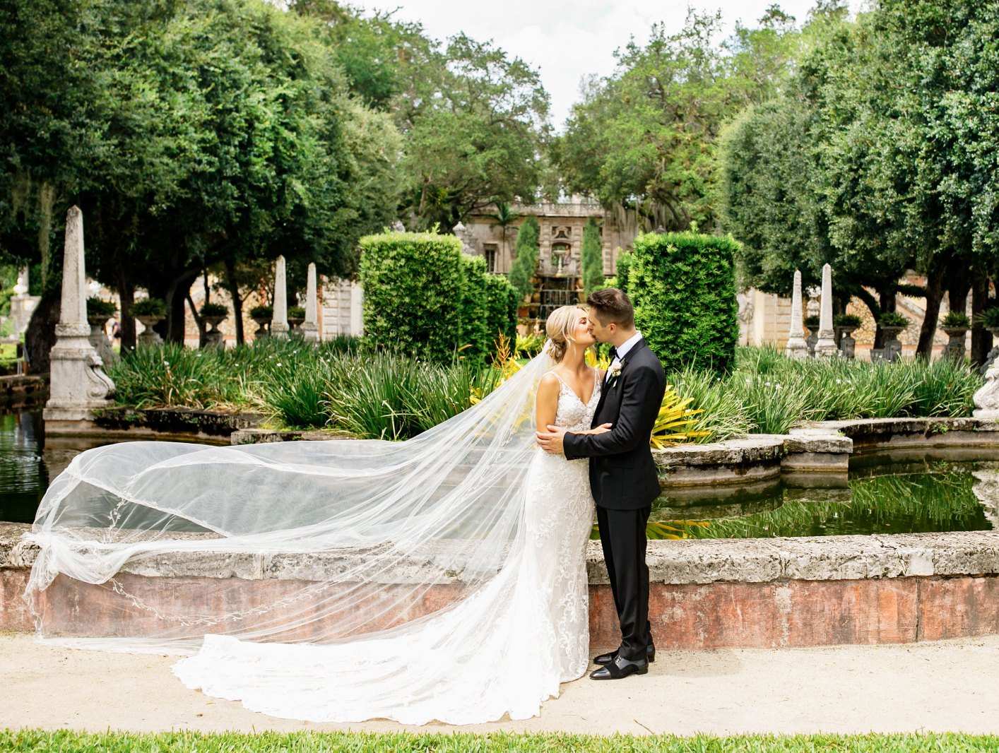 Bride with a long veil in the gardens of Vizcaya